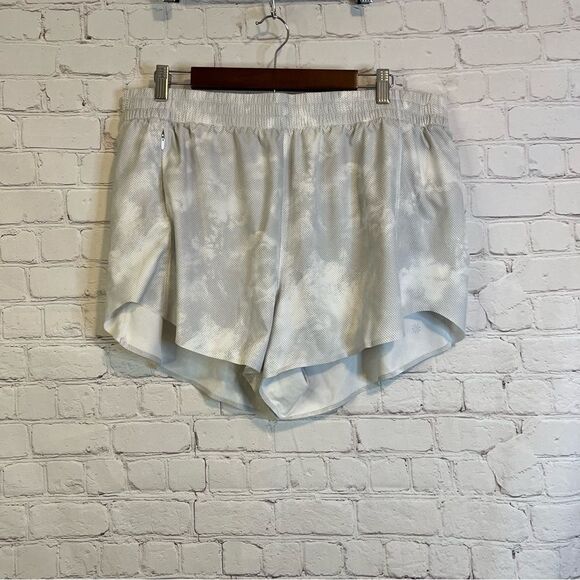 Athleta Printed Hustle 3” Shorts size 1X - Picture 1 of 8